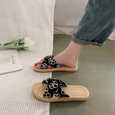 Jauna modeļa sieviešu ikdienas čības ar rakstainiem apļiem