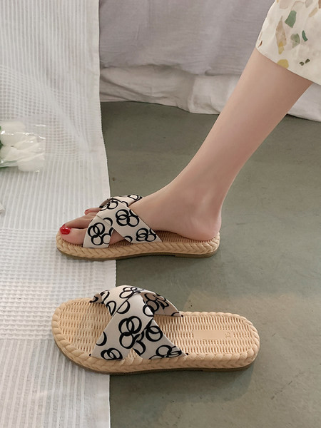 Jauna modeļa sieviešu ikdienas čības ar rakstainiem apļiem