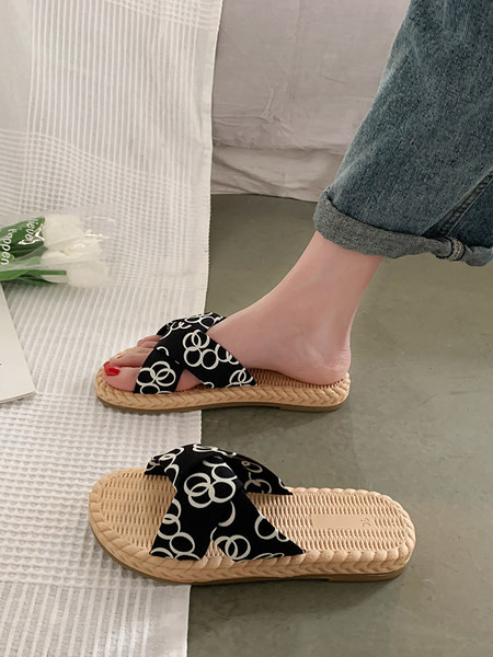 Jauna modeļa sieviešu ikdienas čības ar rakstainiem apļiem