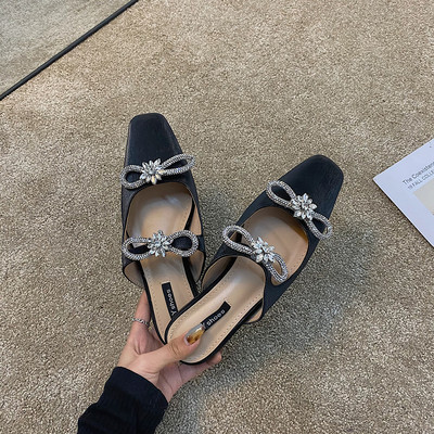 Sieviešu ādas čības ar lentīti divās krāsās