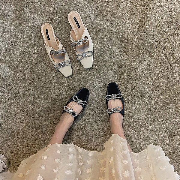 Sieviešu ādas čības ar lentīti divās krāsās