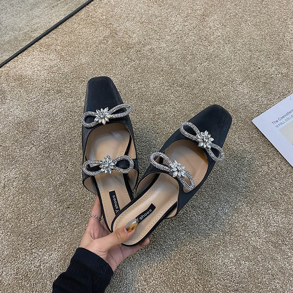 Sieviešu ādas čības ar lentīti divās krāsās