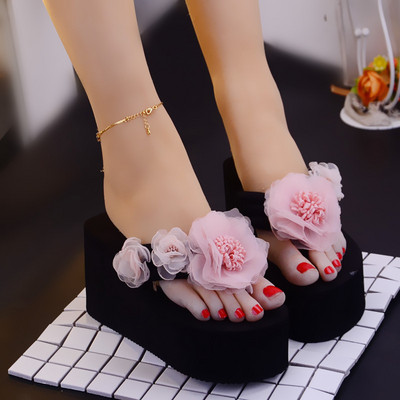 Sieviešu čības ar 8 cm platformu un ziedu rotājumu