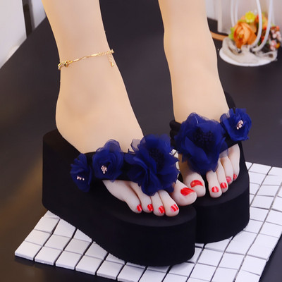 Sieviešu čības ar 8 cm platformu un ziedu rotājumu