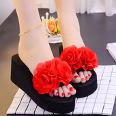 Sieviešu čības ar 3D ziediem un 8 cm platformu