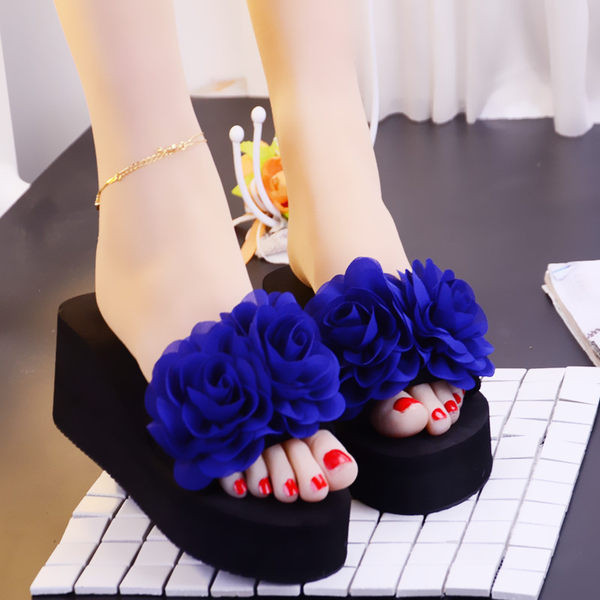 Sieviešu čības ar 3D ziediem un 8 cm platformu