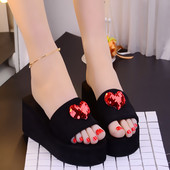 Sieviešu vasaras čības ar platformu un fliteriem