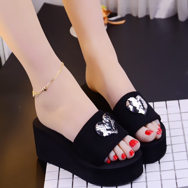 Sieviešu vasaras čības ar platformu un fliteriem