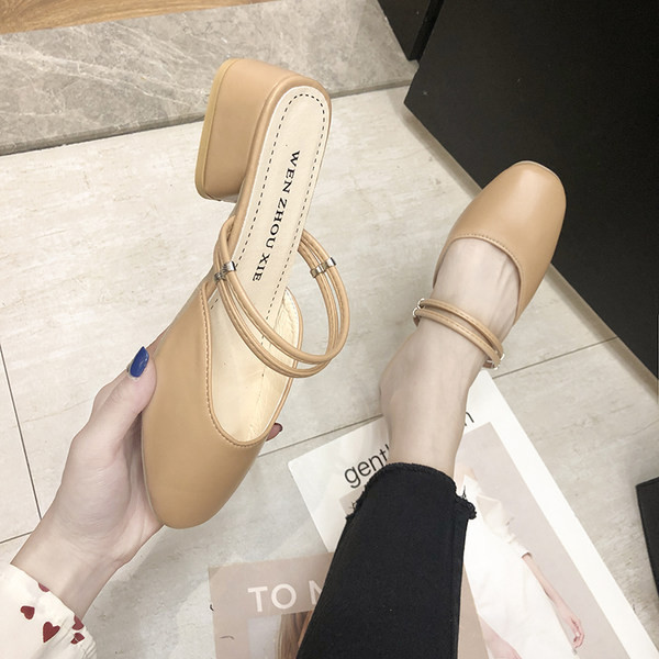 Sieviešu ādas čības ar lencēm un biezu papēdi