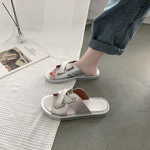 Ikdienas sieviešu čības ar plakanu zoli - vairākās krāsās