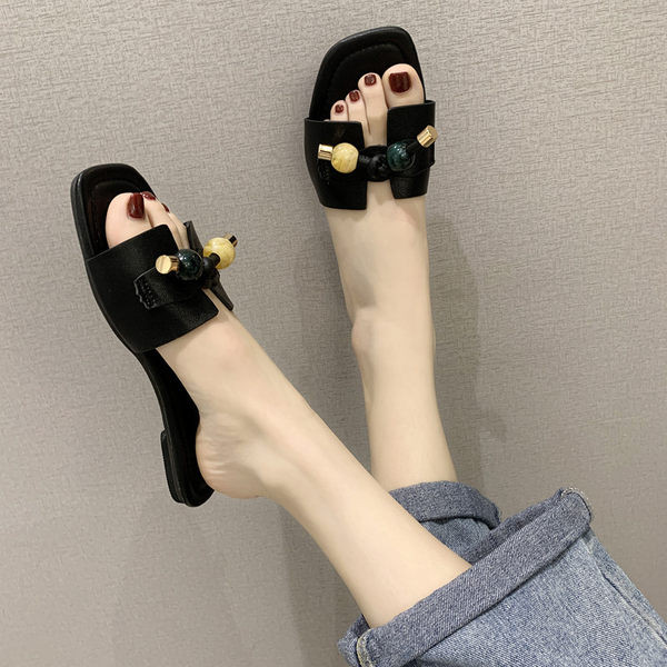 Sieviešu zemās čības ar 3D apdari