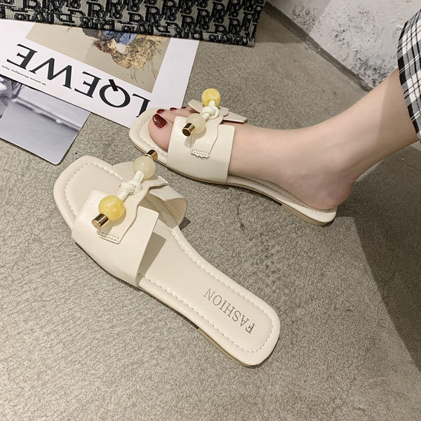 Sieviešu zemās čības ar 3D apdari