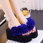 Sieviešu čības ar 3D ziediem un 7 cm platformu