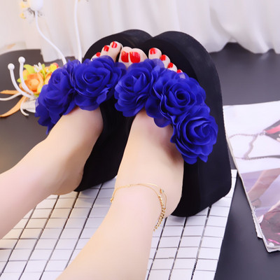 Sieviešu čības ar 3D ziediem un 7 cm platformu