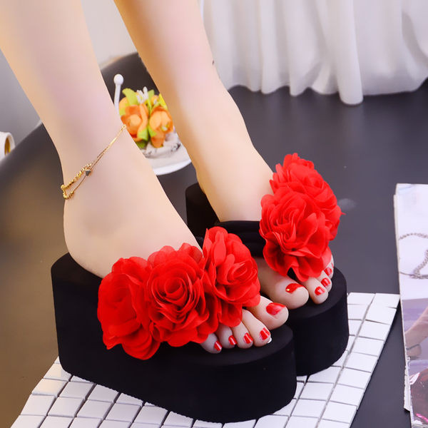 Sieviešu čības ar 3D ziediem un 7 cm platformu