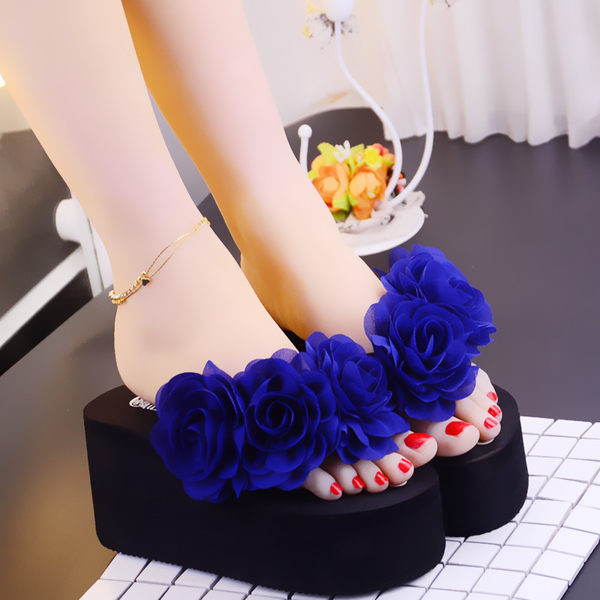 Sieviešu čības ar 3D ziediem un 7 cm platformu