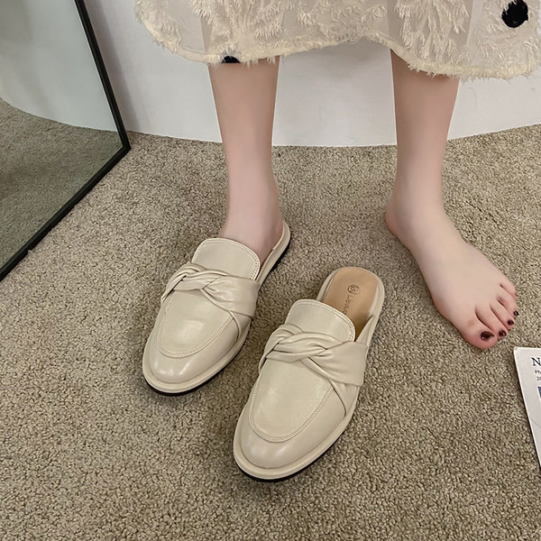 Sieviešu smailas slēgtas čības no eko ādas