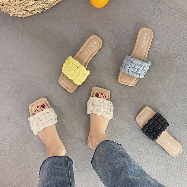 Stilīgas sieviešu čības ar plakanu zoli četrās krāsās