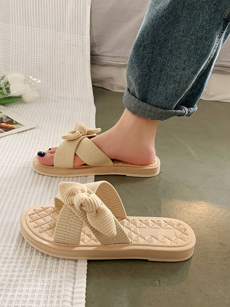 Modernas sieviešu čības ar plakanu zoli trīs krāsās