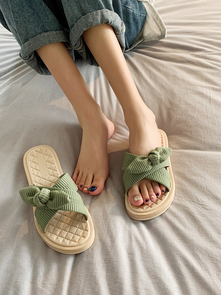 Modernas sieviešu čības ar plakanu zoli trīs krāsās