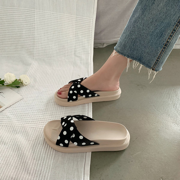 Jauns sieviešu čību modelis ar krusteniskām lencēm ar punktiem