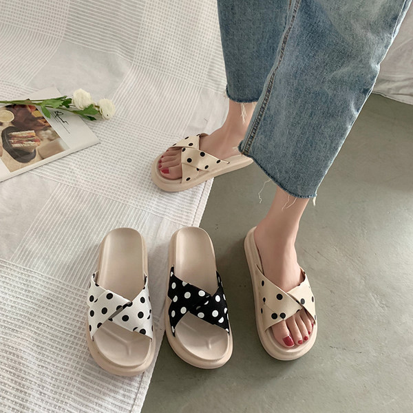 Jauns sieviešu čību modelis ar krusteniskām lencēm ar punktiem