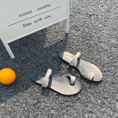 Jauns sieviešu čību modelis ar plakanu mākslīgās ādas zoli