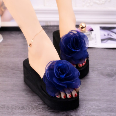 Sieviešu čības ar 3D elementu rozi un 6 cm platformu