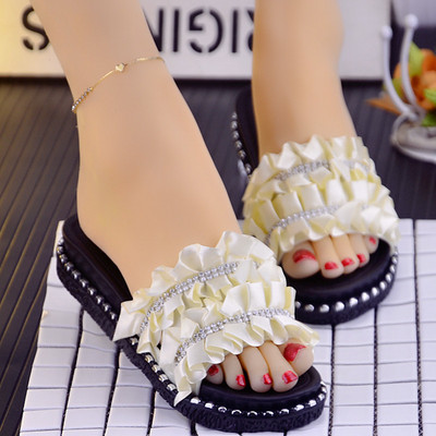 Sieviešu ikdienas čības ar cirtām un akmeņiem