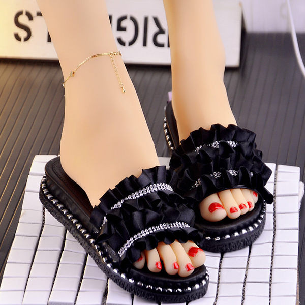 Sieviešu ikdienas čības ar cirtām un akmeņiem