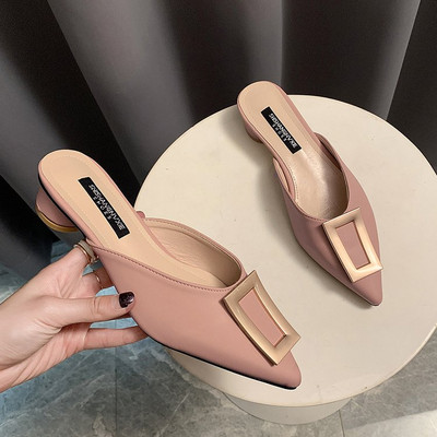 Sieviešu smailas čības ar metāla apdari