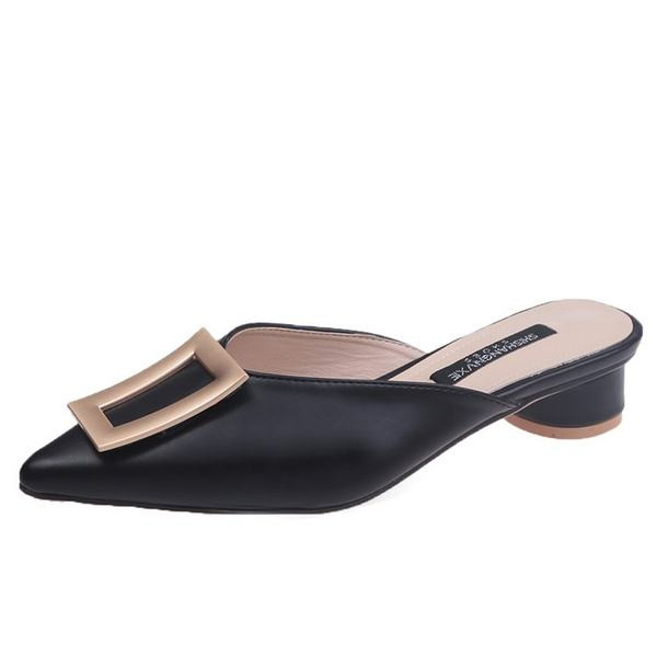 Sieviešu smailas čības ar metāla apdari