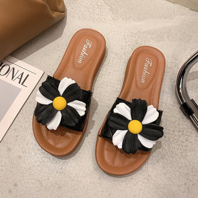 Jauns ikdienas čību modelis ar zemu zoli un ziedu