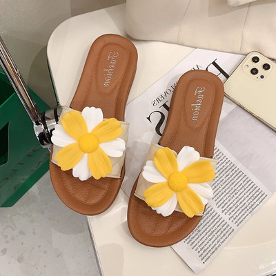 Jauns ikdienas čību modelis ar zemu zoli un ziedu