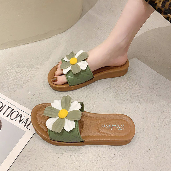 Jauns ikdienas čību modelis ar zemu zoli un ziedu