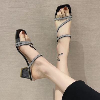 Model nou de papuci eleganti cu bretele subtiri si pietre