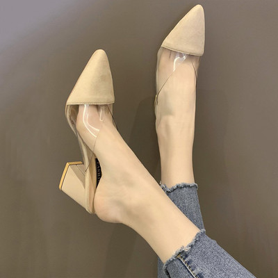 Pašreizējās čības ar biezu papēžu smailu modeli