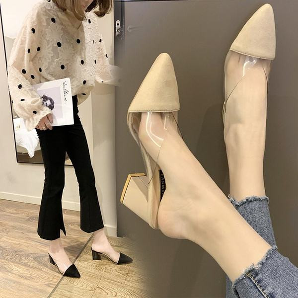 Pašreizējās čības ar biezu papēžu smailu modeli