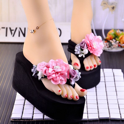 Sieviešu čības starp pirkstiem ar ziedu rotājumu