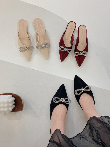 Smaila modeļa sieviešu čības ar lentītēm