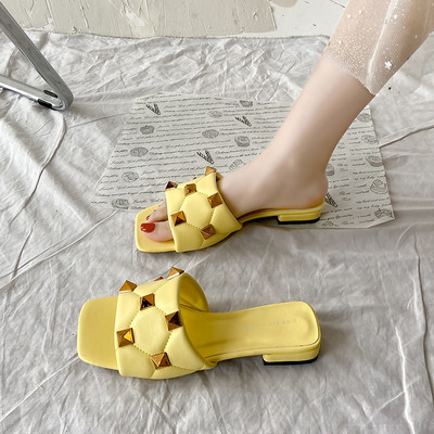 Papuci patrati dama cu decor metalic si toc jos