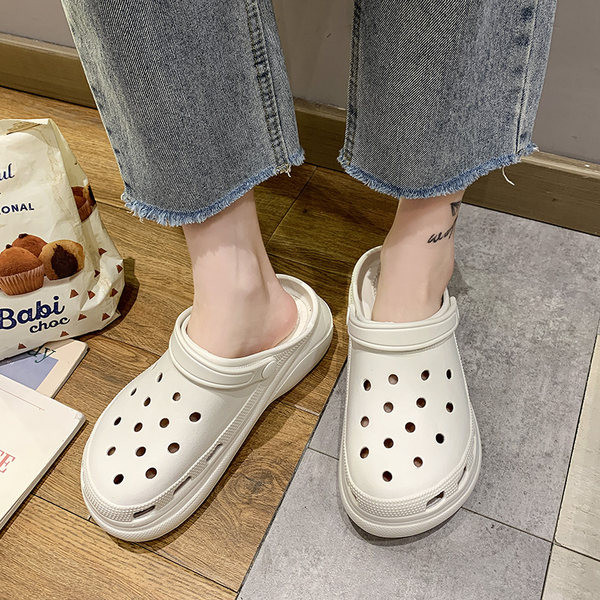 Gumijas čības pludmales un ikdienas tipa kroksiem