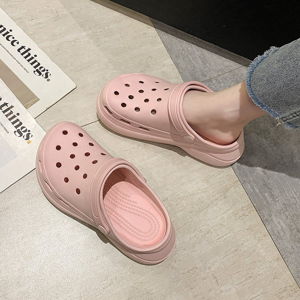 Gumijas čības pludmales un ikdienas tipa kroksiem