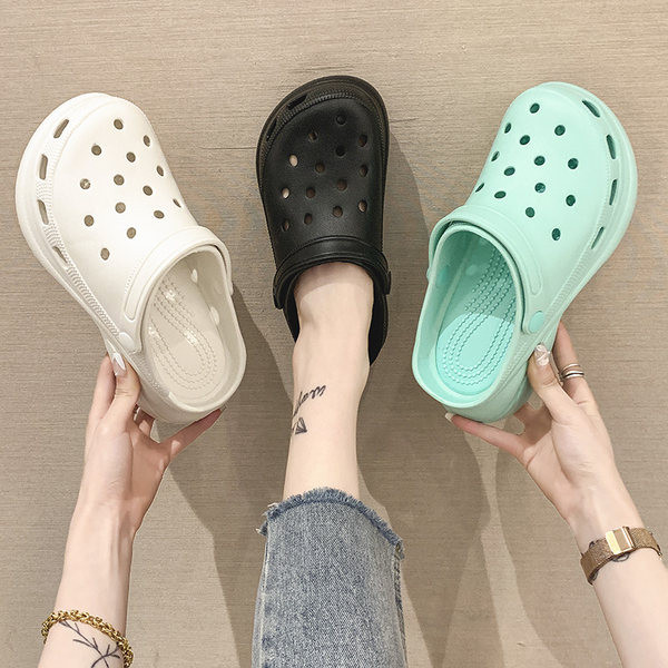 Gumijas čības pludmales un ikdienas tipa kroksiem