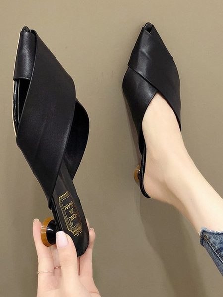 Sieviešu smailas zempapēžu čības ar zemu papēdi