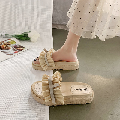 Jauns sieviešu čību modelis ar cirtām trīs krāsās