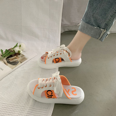 Ikdienas sieviešu čības ar saitēm un uzrakstu - divās krāsās