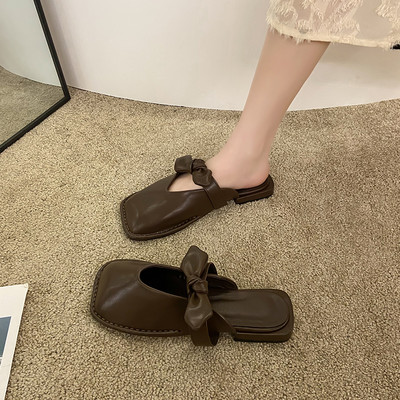 Sieviešu slēgtas čības ar eko ādas lentīti