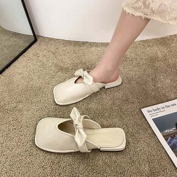 Sieviešu slēgtas čības ar eko ādas lentīti