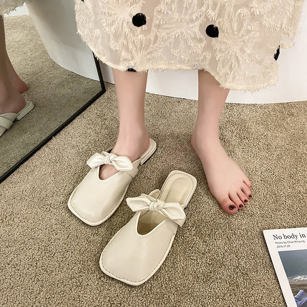 Sieviešu slēgtas čības ar eko ādas lentīti